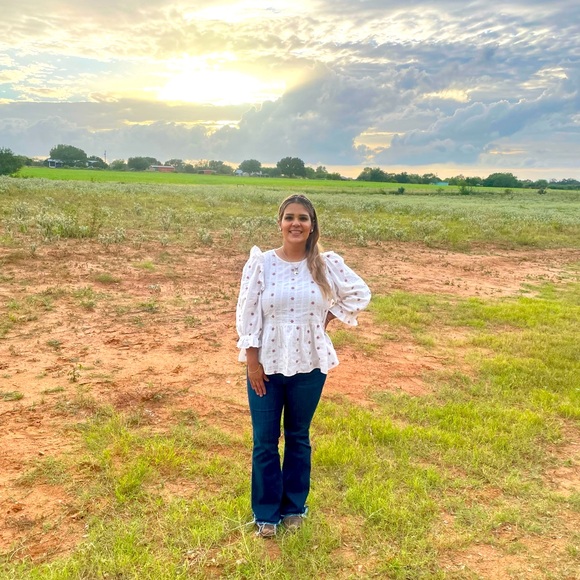 Meet your Posher, Marilyn - Picture 2 of 2